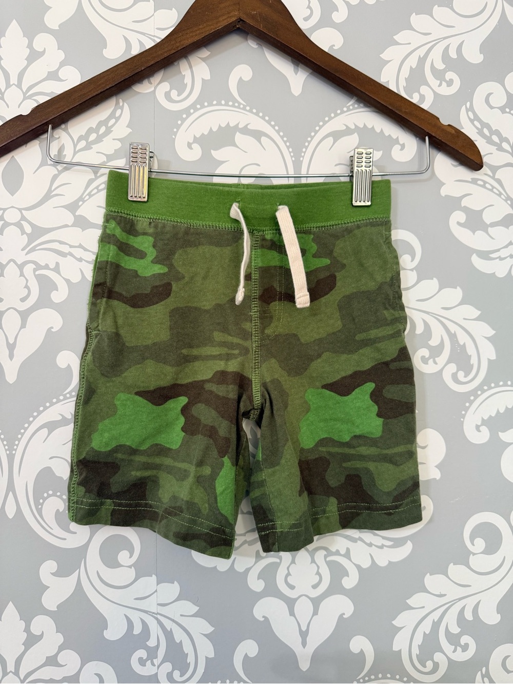 💫10/$25 • Gap Camo Print Elastic Waist Shorts